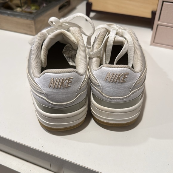 Women’s Nike shoes - Picture 4 of 7